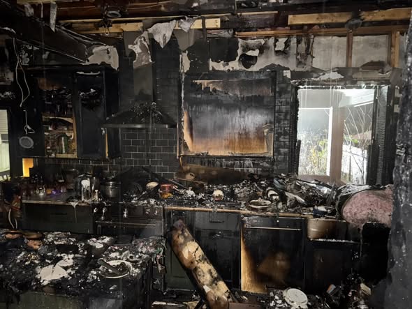 Unidentified Resident(s) Oakmont, PA Residential Structure Fire – Unidentified Resident(s) Home Destroyed in Massive 2:30 AM Oakmont Structure Fire; Cause Under Investigation